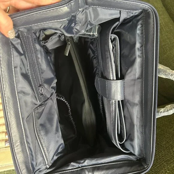 Beis Diaper Backpack in Navy - Picture 2 of 8